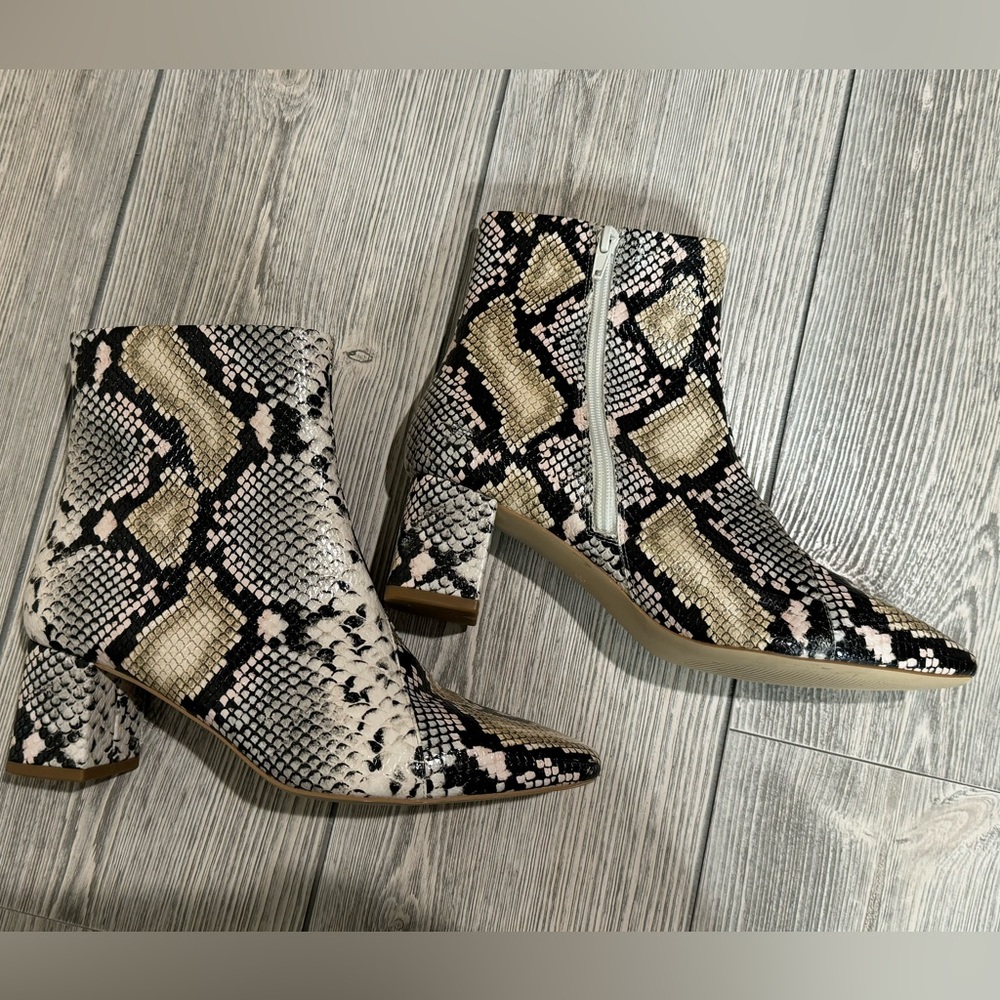 Cocoa Faux Snakeskin Ankle Boots Size 8.5, Vegan Leather, 2.25 inch heel - Picture 6 of 9